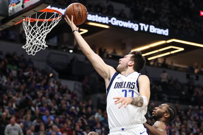 Luka Dončić | Luka Dončić je s predstavo v Minneapolisu spet navdušil košarkarski svet. | Foto Reuters