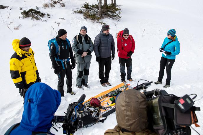 Gore | Predstavniki Planinske zveze Slovenije in Gorske reševalne zveze so danes na Krvavcu pripravili praktični prikaz opreme za obiskovanje gora v zimskem času. | Foto Matic Klanšek Velej/Sportida