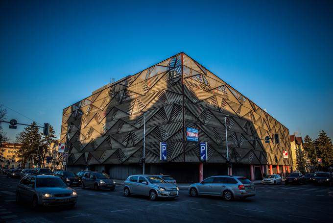 Zadnja parkirna hiša, ki za zdaj ostaja v Anderličevih rokah, je parkirna hiša Šentpeter, v kateri je 472 parkirnih mest. | Foto: Vid Ponikvar