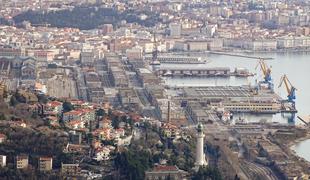 Neznanci poškodovali tigrovski spomenik nad Trstom