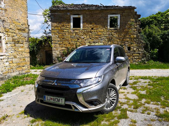 Električni štirikolesni pogon lahko prenaša med osema do 100 odstotkov navora, ki ga lahko v celoti razporedi tudi na posamezno kolo. | Foto: Gregor Pavšič