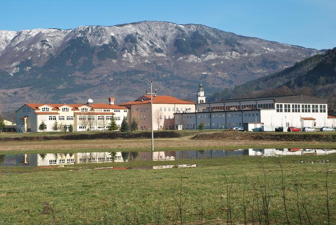 Škofijska gimnazija Vipava je zrasla iz Srednje verske šole oziroma Malega semenišča, ki ima svoje korenine že v letu 1950, torej v časih, ki niso bili naklonjeni Katoliški cerkvi. | Foto: Škofijska gimnazija Vipava