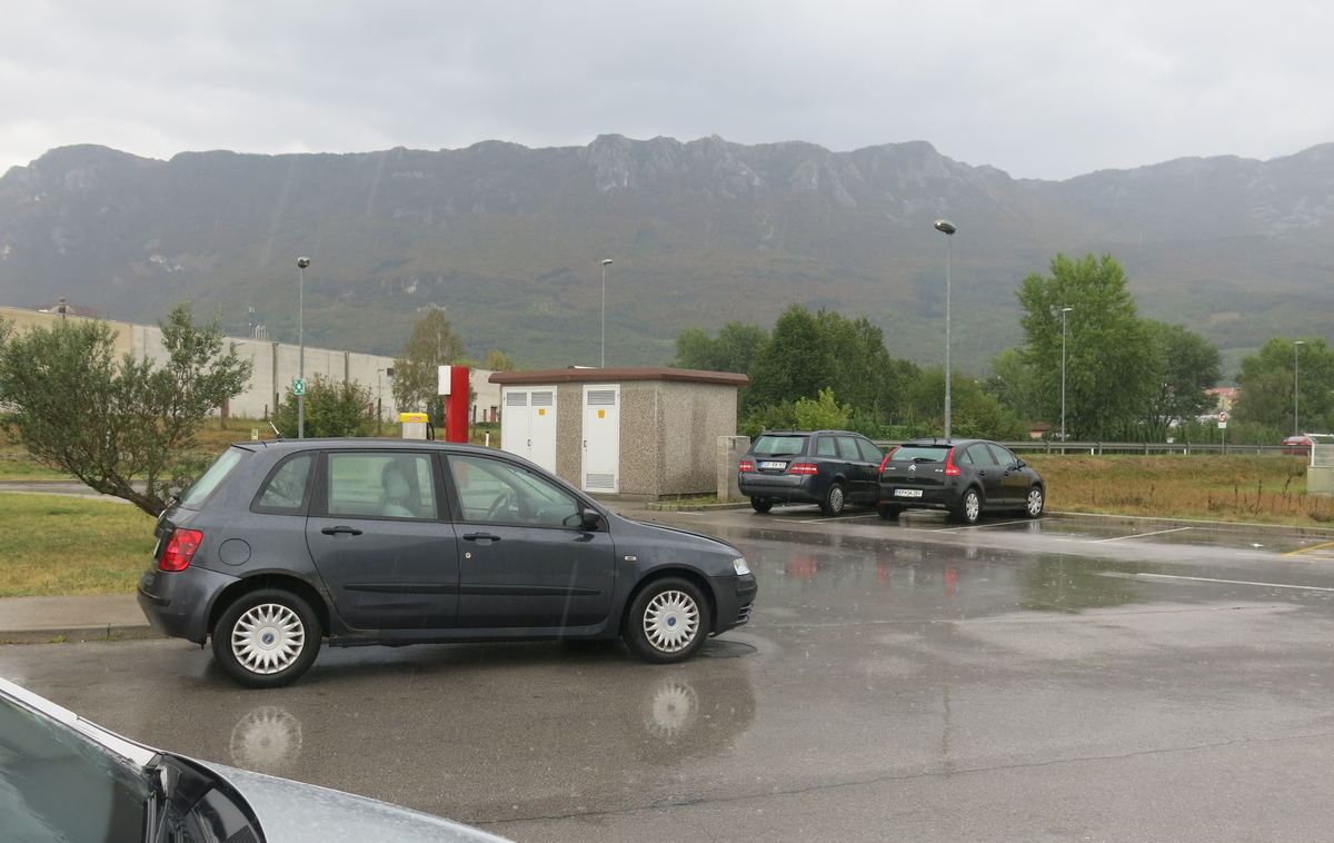 streljanje ajdovščina bencinski servis | Foto STA