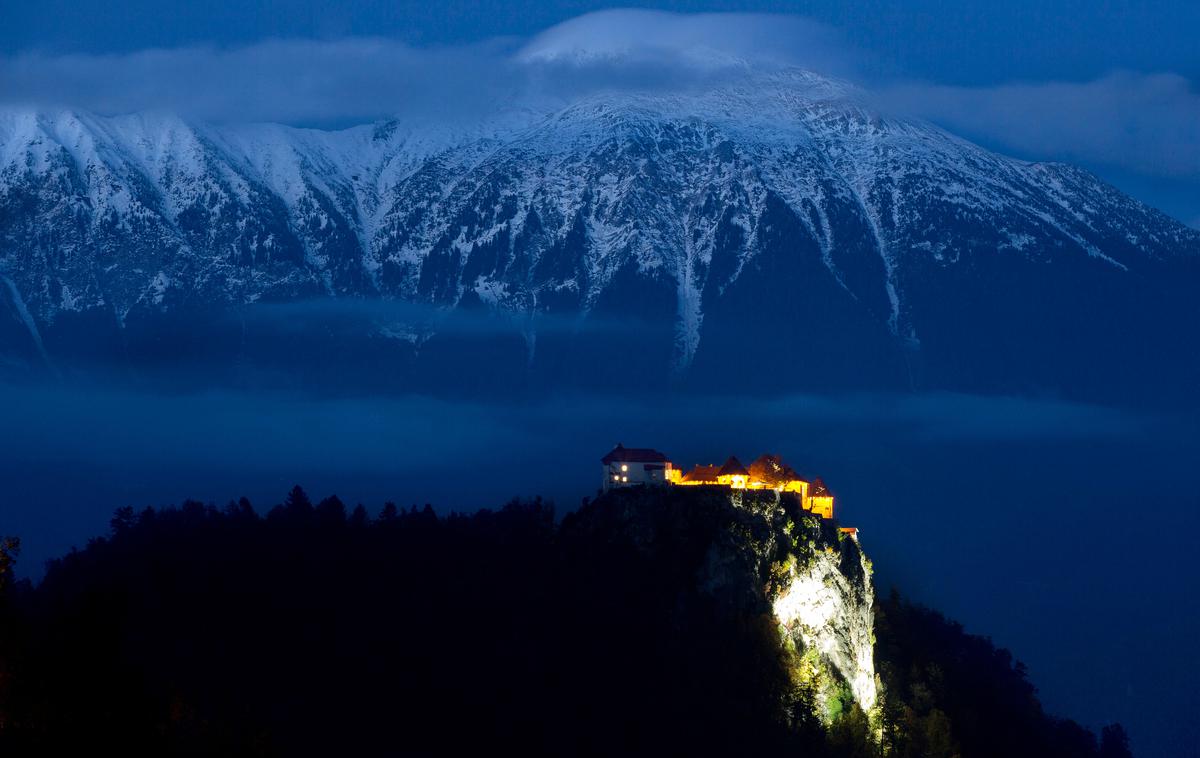 Bled ponoči | Po koncu prve svetovne vojne bi skorajda postali del Italije tudi Bled, Bohinj in Jesenice. To območje so namreč na pariški mirovni konferenci zahtevali Italijani, a ga na koncu na slovensko srečo niso dobili. | Foto Guliverimage