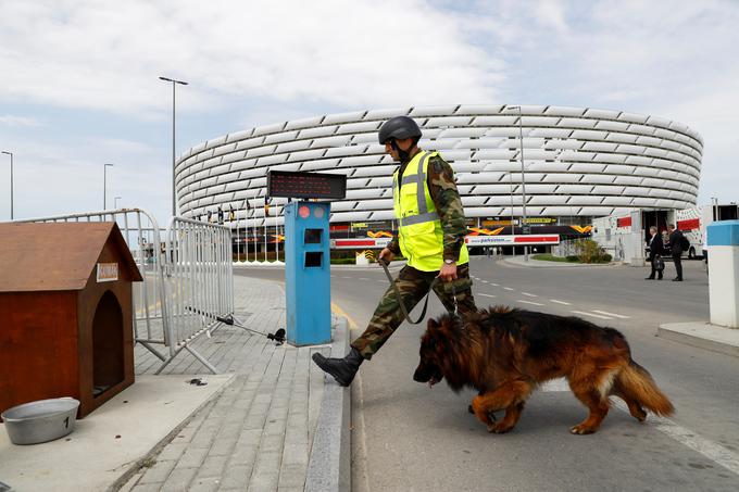 Nogometaši se bodo morali na Otoku izogibati javnemu prevozu. | Foto: Reuters