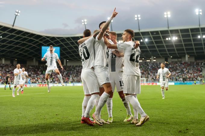 Slovenija je na zadnji kvalifikacijski tekmi v Ljubljani s 3:0 nadigrala Finsko. V ponedeljek ji proti Kazahstanu za dosego cilja zadošča že točka. | Foto: www.alesfevzer.com