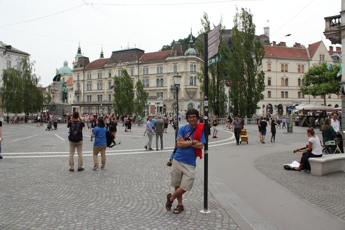 "V službi, kjer bom zdaj začel delati, slovenščine ne potrebujem, zato nisem pod pritiskom, a verjamem, da se bom jezika prav zato naučil bolje, saj ne bom imel občutka, da se ga moram nujno in hitro naučiti," se novega izziva veseli Óscar. | Foto: osebni arhiv/Lana Kokl