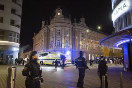 Nasilni protesti v Ljubljani, 5. november 2020. Ivan Gale vodni top