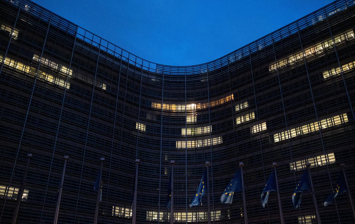 Palača Berlaymont | V Sloveniji ima pozitivno mnenje o EU 47 odstotkov vprašanih, pozitivno podobo o Evropskem parlamentu pa 29 odstotkov. Na fotografiji: palača Berlaymont v Bruslju, kjer ima sedež Evropska komisija. | Foto Guliverimage