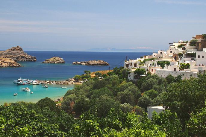 Rodos Grčija | Vsem, ki želijo odpotovati na Rodos, še posebej na jugovzhodni del otoka, v trenutnih razmerah to močno odsvetujejo. Vsem tistim, ki so na Rodos pripotovali prek turistične agencije, pa svetujejo tudi, da ohranjajo stik z organizatorjem potovanja. | Foto Pixabay