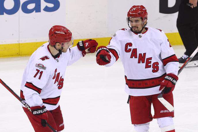 Carolina Hurricanes | Hokejisti Caroline so zanesljivo prišli do tretje zmage in zaključnih ploščkov za napredovanje v konferenčni finale. | Foto Reuters