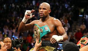 Mayweather ostaja nedotakljiv: 44. zmaga in 32 milijonov