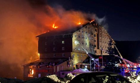 V požaru v smučarskem središču umrlo 76 ljudi, več kot 50 je poškodovanih #video