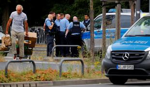 Množična evakuacija in kaos v Frankfurtu: uničiti morajo bombo #foto