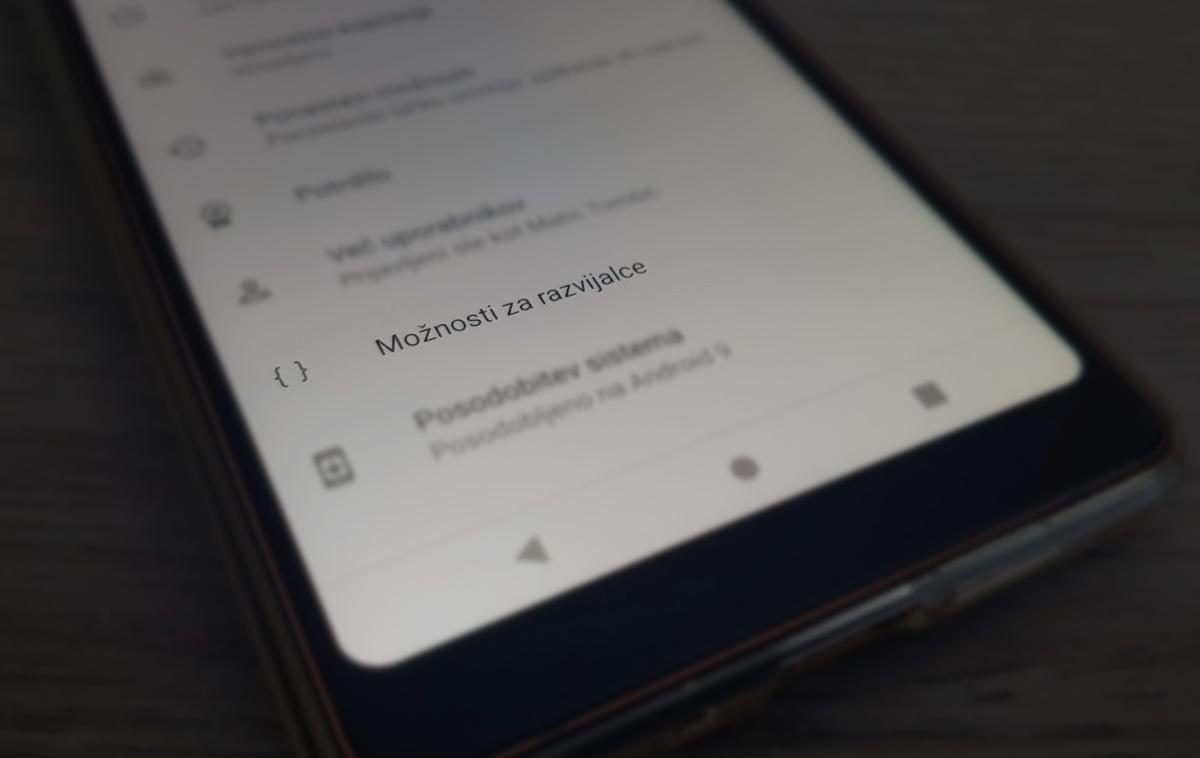 Možnosti za razvijalce, Android | Večina nastavitev v meniju Možnosti za razvijalce je, kot pove že njegovo ime, namenjenih razvijalcem aplikacij za operacijski sistem Android, a nekatere bodo zanimive tudi povprečnim uporabnikom, saj lahko izboljšajo ali pospešijo delovanje njegovega telefona. | Foto Matic Tomšič