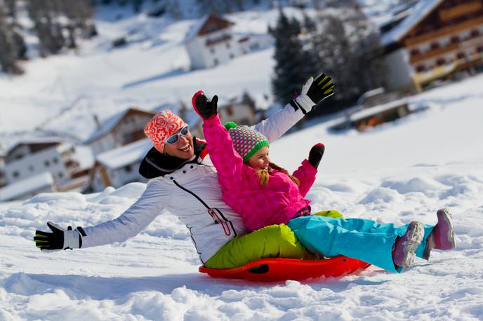 sneg, sankanje | Šolarji bodo v šolske klopi znova sedli v ponedeljek, 4. marca. Naslednje počitnice jih čakajo v maju. | Foto Shutterstock