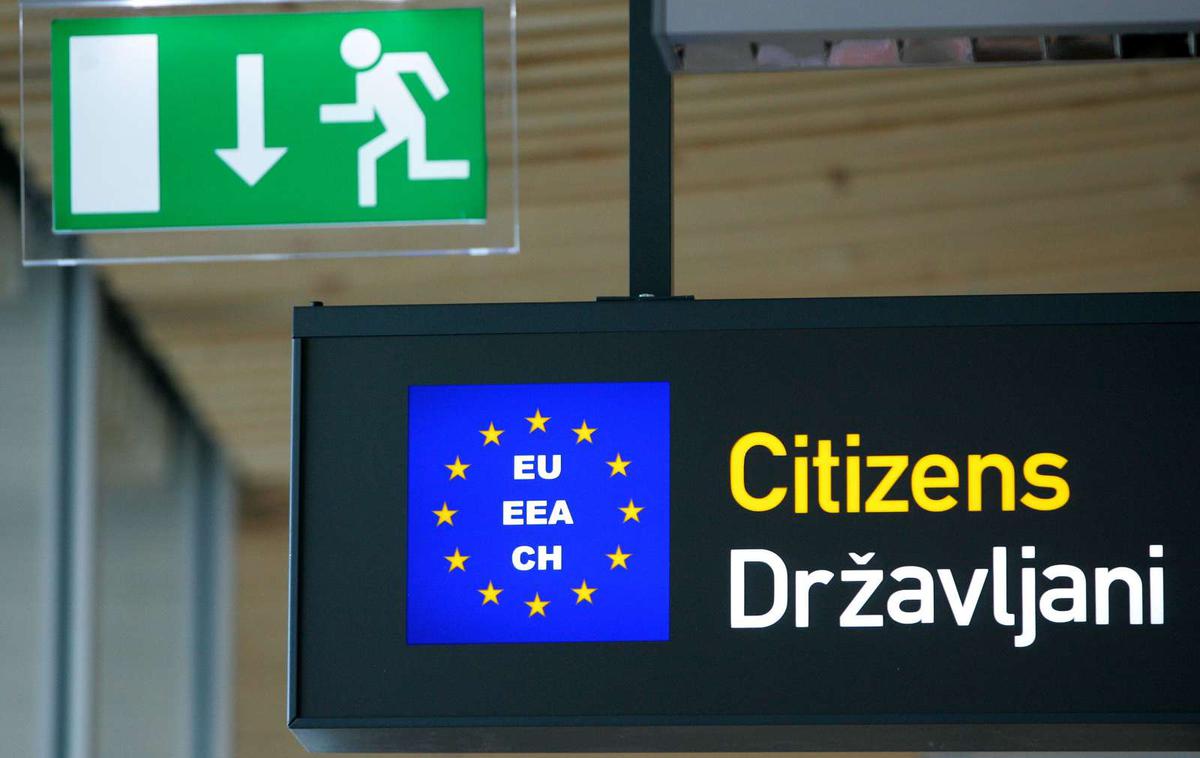 schengen meja | V letošnjem letu je bilo po trditvah MZEZ skupaj opravljenih 117 preklicev oziroma razveljavitev vizumov, od katerih se večina nanaša prav na odpoved hotelskih rezervacij. "Večji del med temi predstavljajo državljani Kosova, Ruske federacije, Kitajske, Turčije in Indije," so zapisali pri MZEZ. | Foto STA