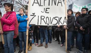 Delavci Alpine protestirajo in zahtevajo zamenjavo direktorice (foto in video)