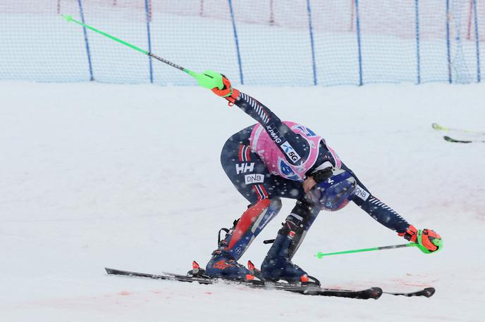 Wengen Henrik Kristofferse | Henrik Kristoffersen je v slalomu zmagal že 23-ič, tretjič v Wengnu. | Foto Reuters