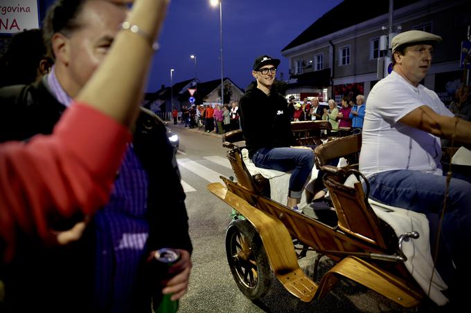 Mohorič se je na sprejem pripeljal s kočijo. | Foto: Ana Kovač