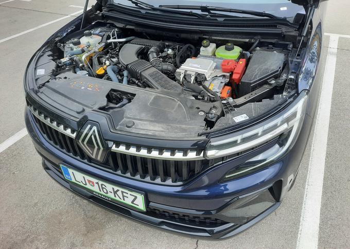 200-"konjski" full hybrid je nadaljevanje zgodbe, ki jo je začel Renault s kombinacijo 1,6-litrskega atmosferskega motorja in 36-kilovatnega hibridnega postrojenja. | Foto: Aleš Črnivec