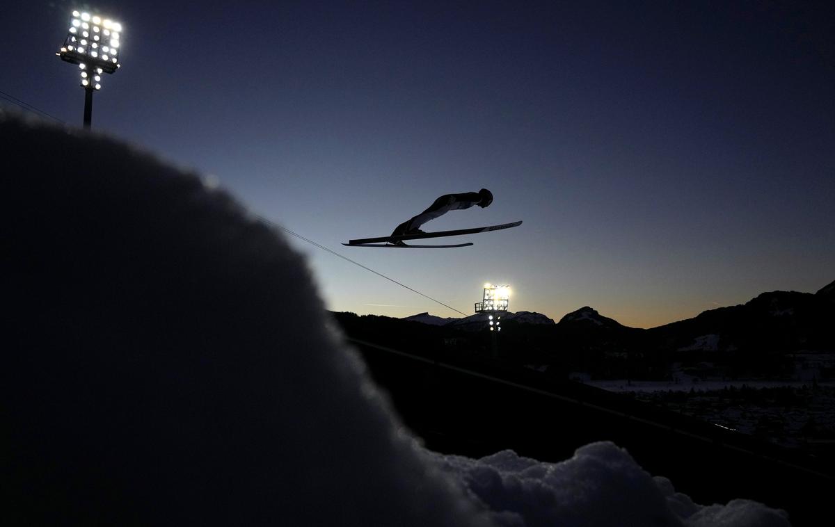 Žiga Jelar, Oberstdorf | Peterica slovenskih orlov si je v današnjih kvalifikacijah v Oberstdorfu zagotovila mesto na nedeljski uvodni tekmi 73. novoletne turneje. | Foto Guliverimage