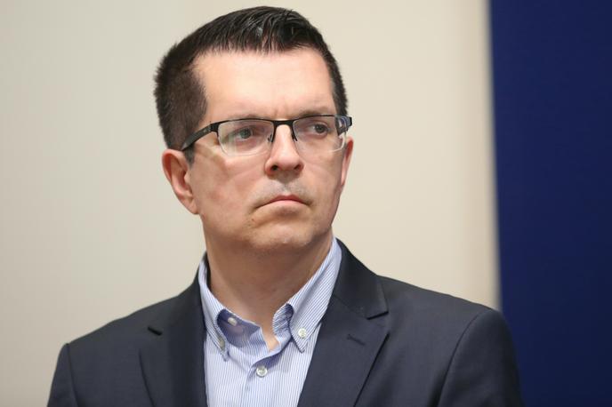 Branimir Bunjac | Branimir Bunjac se je razjezil in poskušal posredovati med incidentom strankarskega kolega Ivana Pernarja.  | Foto STA