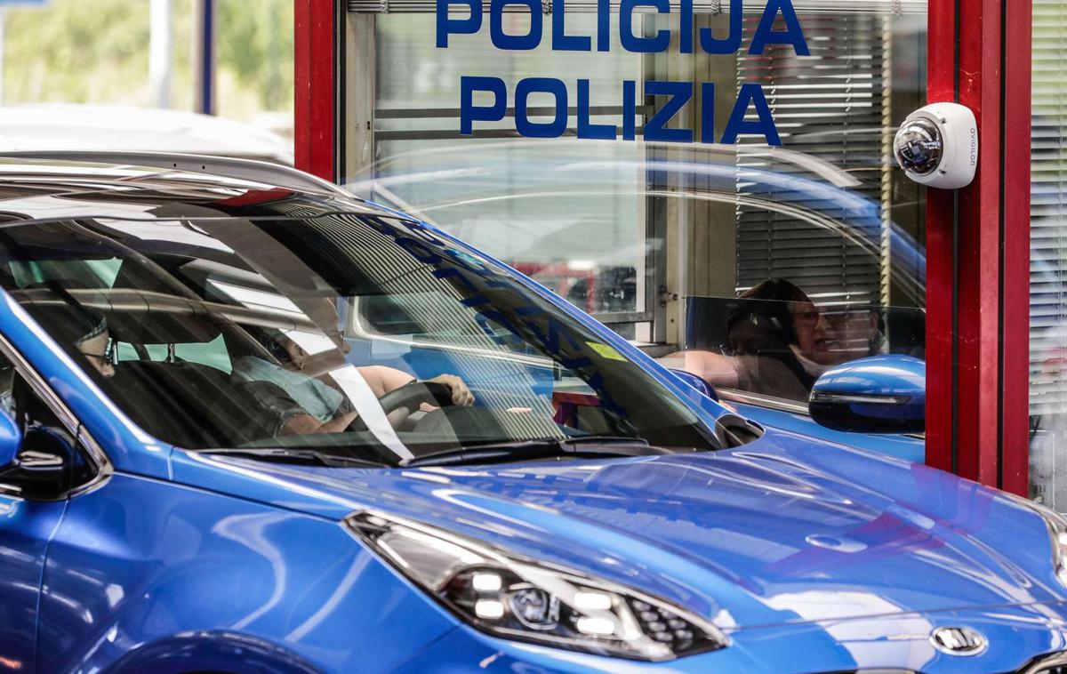 Policija na meji | Potrdilo bo vezano na enega državljana, tako da bodo v primeru potovanja družine otroci potrebovali svoje. | Foto STA