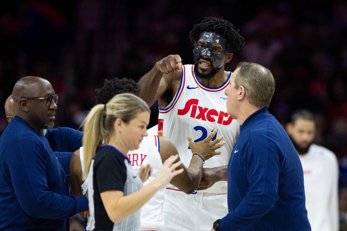 Joel Embiid | Joel Embiid bo moral seči v žep. | Foto Reuters