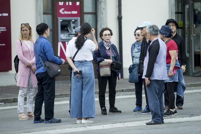 Ljubljana, kot pravijo na MOL, lahko sprejme več turistov, kolikor znaša trenutna zmogljivost mestnih turističnih namestitev. Vendar pa je ob tem ključnega pomena usmerjanje turističnih tokov iz strogega središča navzven, proti mestnemu obrobju in v regijo Osrednje Slovenije, na tak način pa zmanjšati obremenjenost mestnega jedra z obiskovalci. | Foto: Ana Kovač