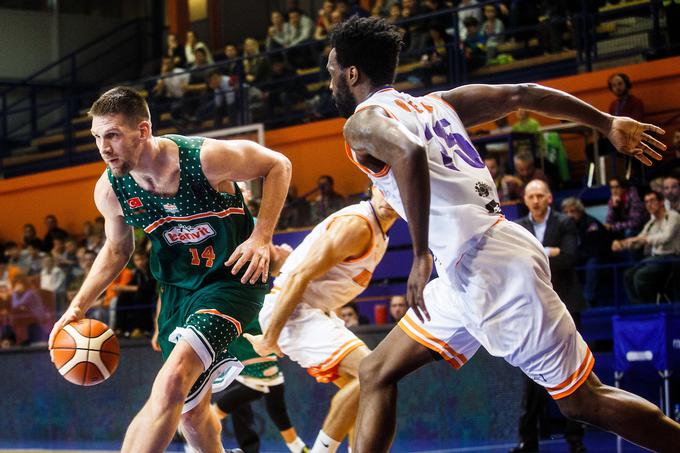 Banvit je v ligi prvakov gostoval tudi v Domžalah pri Helios Suns in prišel do zmage. Gašper Vidmar je kapetan moštva. | Foto: Grega Valančič/Sportida