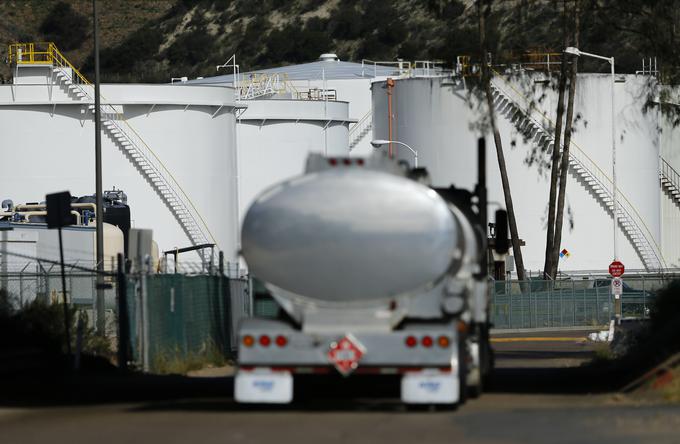 Zoranu Trifunoviću so očitali, da je brez davkov prodal 40 milijonov litrov goriva. Fotografija je simbolična. | Foto: Reuters