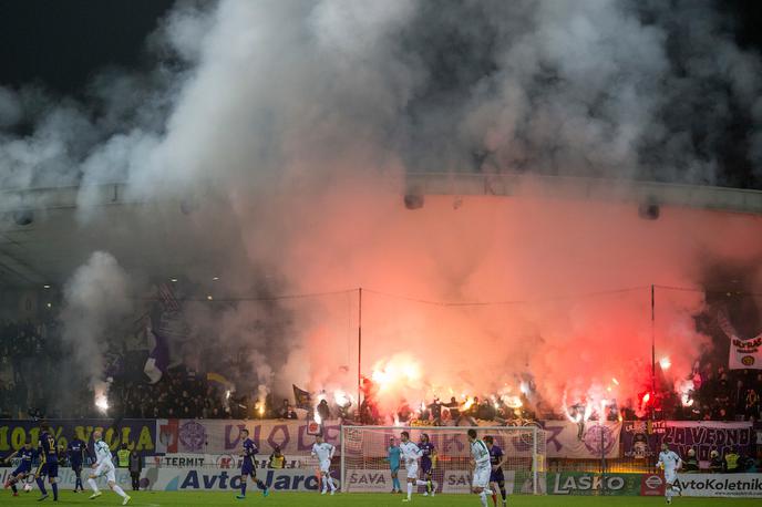 Maribor Olimpija Viole | Navijači Maribora bodo danes pomagali ljubljencem na pokalni tekmi proti Domžalam, nato pa jih v soboto čaka večni derbi. | Foto Urban Urbanc/Sportida