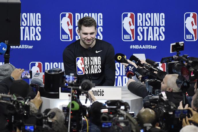 Luka Dončić | Luka Dončić je v Chicagu, ki bo ta konec tedna v znamenju turnirja All-Star, v središču pozornosti. | Foto Reuters