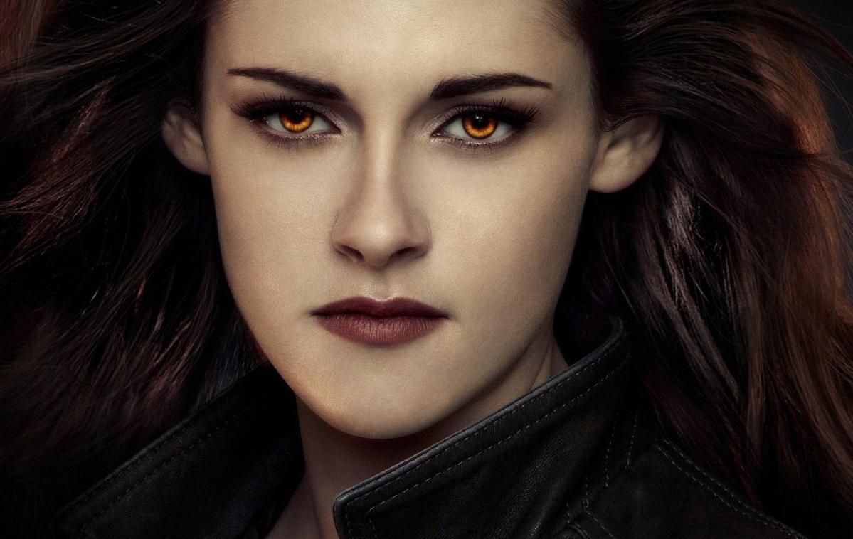 TV-priporočila: filmi Kristen Stewart | Kristen Stewart je med letoma 2009 in 2012 zaposlovala tabloide po zaslugi razmerja s soigralcem iz franšize Somrak Robertom Pattisonom, od leta 2019 pa je biseksualna igralka v razmerju s scenaristko Dylan Meyer.