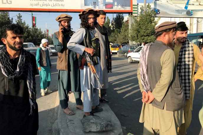 Talibani Kabul | Talibani onemogočajo tudi dostop do osnovnošolskega izobraževanja. Od njihovega prevzema oblasti osnovne šole obiskuje vsaj milijon manj tako deklet kot fantov. | Foto Reuters