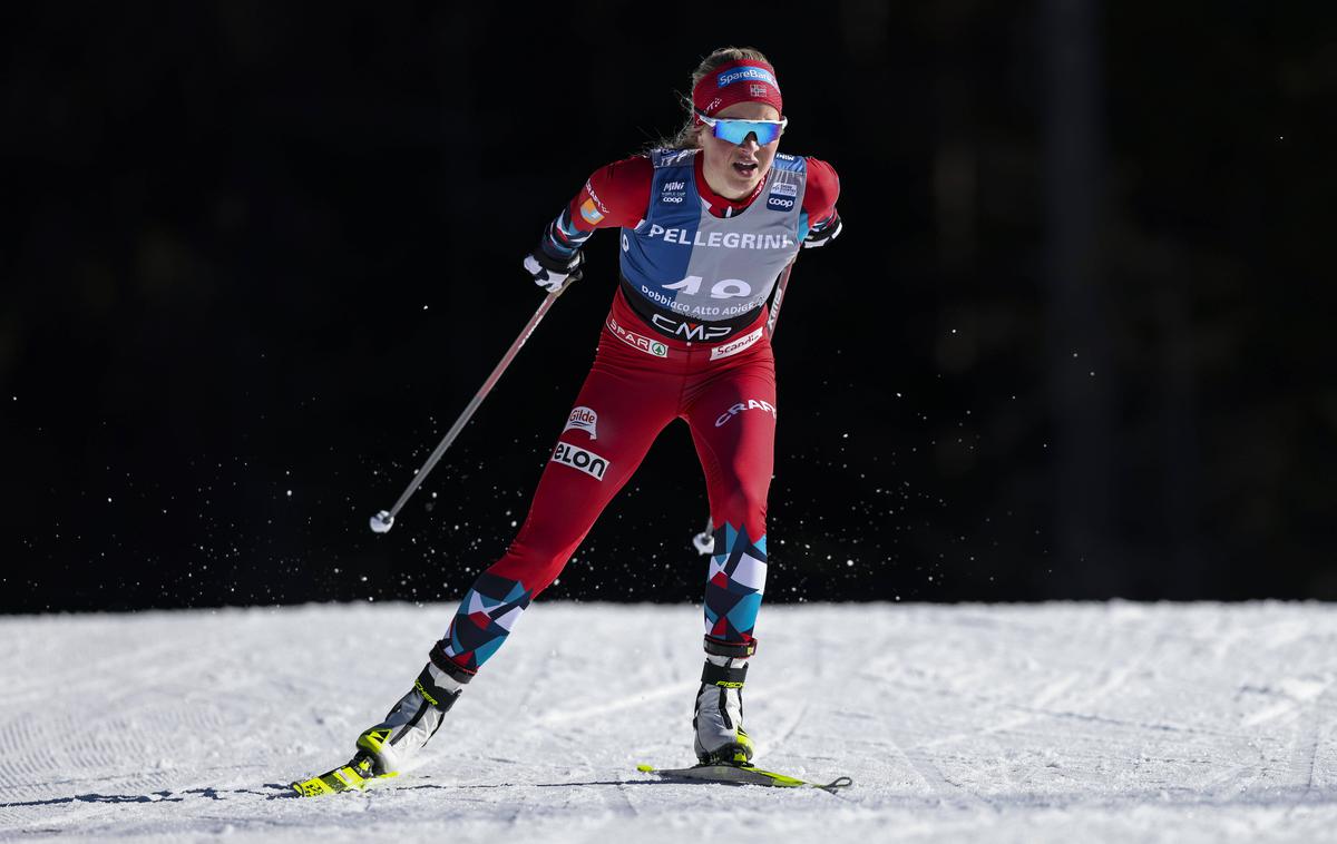 Silje Theodorsen | Prva ekipa Norveške (Heidi Weng, Anne Kjersti Kalvaa, Ingvild Flugstad Oestberg in Silje Theodorsen, ki je na fotografiji) je pritekla do zmage na štafetni tekmi za svetovni pokal smučarskih tekačic v Dobbiacu. | Foto Guliverimage