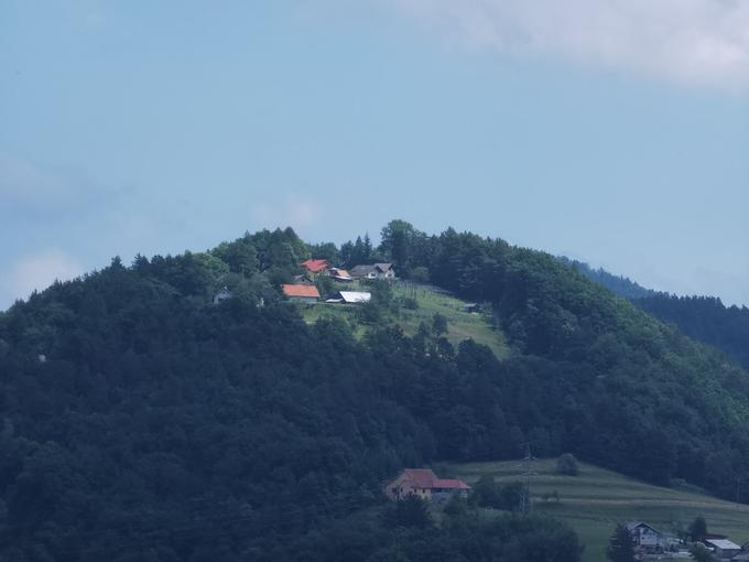 Foto hiše na hribu | Foto: Matic Tomšič