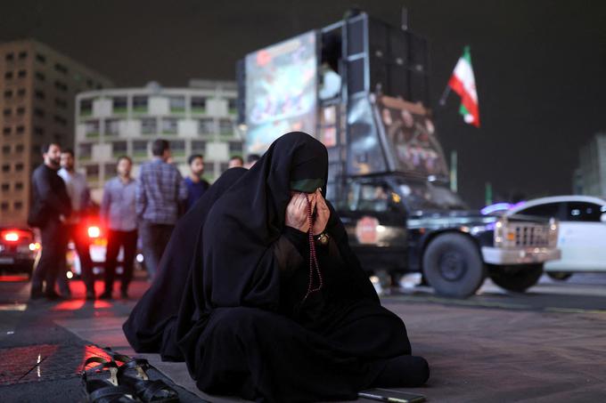 Muslimanski verniki so molili za Raisijevo varno vrnitev. | Foto: Reuters