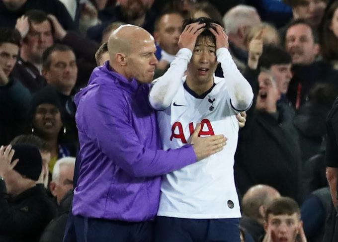 Južnokorejca je grozljiva poškodba Portugalca v Liverpoolu sesula. | Foto: Reuters