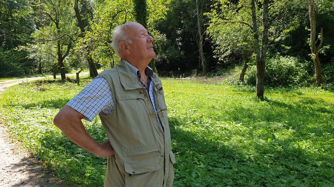 Ker Franc Valant pozna tudi primer objekta pri viaduktu Dobruša, je prepričan, da bi moral biti tudi objekt Erženovih obravnavan enako. Prepričan je, da se družini godi velika krivica. | Foto: Metka Prezelj