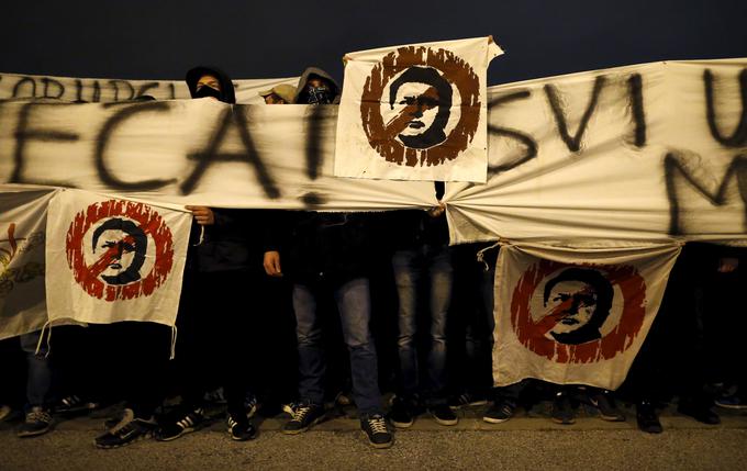 Mamić je med najzvestejšimi navijači Dinama osovražen. Takole so Bad Blue Boys protestirali proti njemu novembra leta 2015. | Foto: Reuters