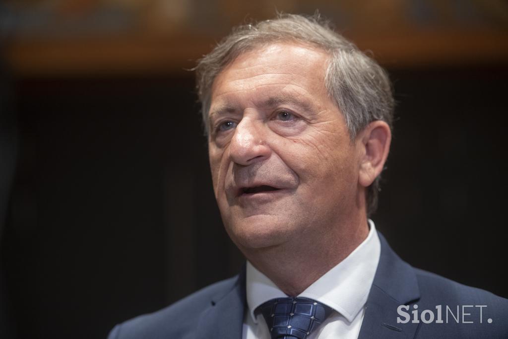 Interpelacija Karl Erjavec