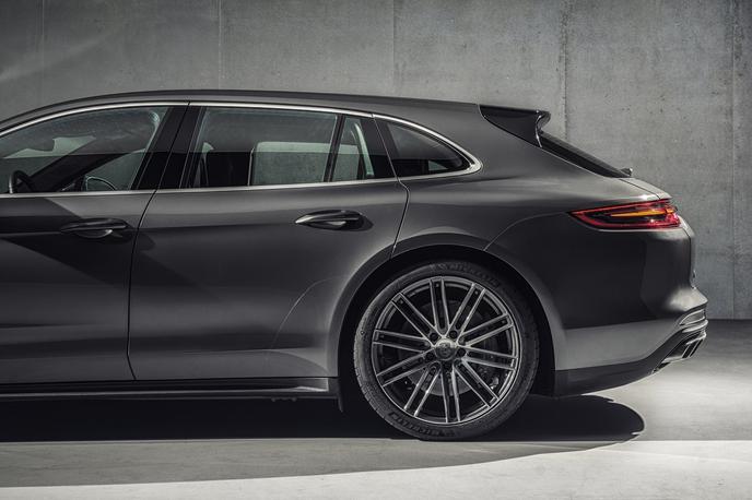 Porsche panamera sport turismo | Avtomobil “shooting brake” je lahko zelo trendovski, saj združuje praktilčnost karavana in dinamičnost kupeja. Porsche panamera sport turismo je eden najbolj vpadljih predstavnikov teh izvedb. | Foto Porsche