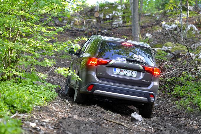 Terenske zmogljivosti smo preizkusili na blatnem kolovozu, kjer sta avtomatski menjalnik in sredinska zapora delovala presenetljivo odločno. | Foto: Jure Gregorčič