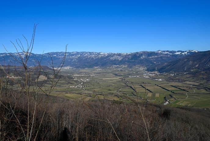 Zaradi močne burje namesto na Golake na Orehovski Triglav #video