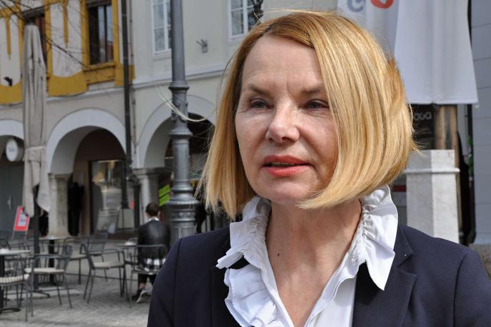 Milena Kramar Zupan, direktorica SB Novo mesto | Milena Kramar Zupan, direktorica Splošne bolnišnice Novo mesto, pravi, da je bil preklic soglasij za delo drugje logičen odgovor stavkajočim zdravnikom. | Foto STA