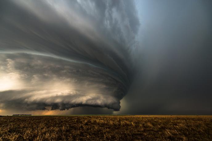 Nevihta, neurje, dež, strela | Neurje se medtem pomika proti vzhodu. Danska meteorološka agencija je posvarila, da bi se lahko gladina morja dvignila za 2,4 metra.  | Foto Shutterstock