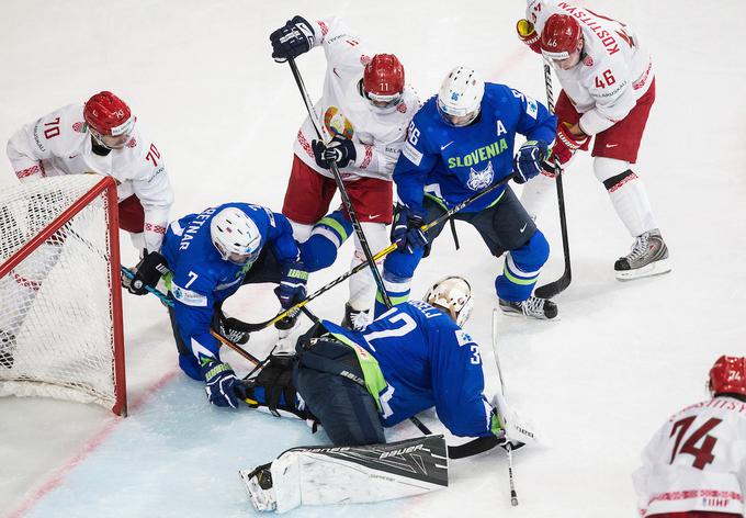 Slovenci so v zadnjih letih z Belorusi odigrali precej pomembnih srečanj. Septembra 2016 so jih v Minsku na odločilni tekmi ugnali po kazenskih strelih in si priigrali druge zaporedne olimpijske igre, na lanskem SP pa so bili uspešnejši Belorusi, ki so se rešili pred izpadom iz elite. To pa ni uspelo Slovencem. | Foto: Vid Ponikvar