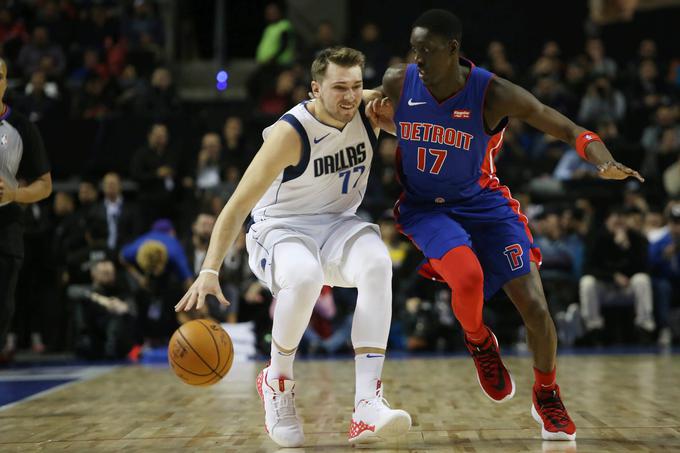 Luka Dončić je že na 20. zaporedni tekmi v ligi NBA dosegel vsaj 20 točk, 5 skokov in 5 asistenc. | Foto: Reuters